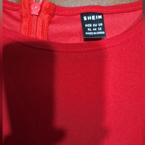 Elegant Red and Black Size XL Puff Sleeve Dress - Picture 5 of 5